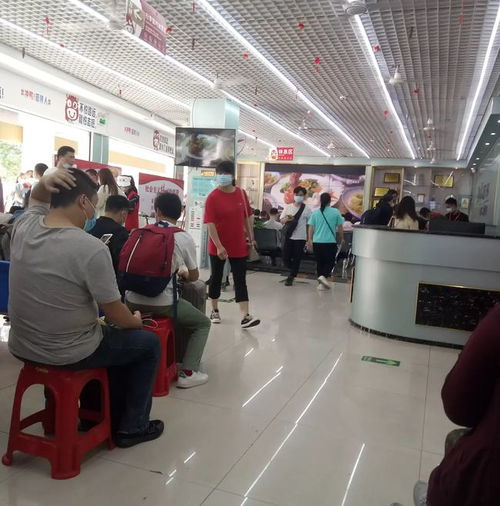 東莞電子廠門前求職長龍引熱議 網友向往的背后，日用家電零售行業亦現新機遇